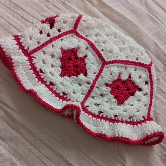 Handmade Crochet Heart Granny Square Bucket Hat - Picture 2 of 5